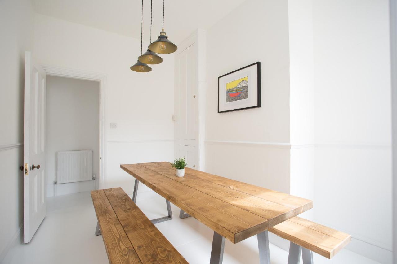 Elegant York House - On A Beach Road, Sleeps 12, With Sea Views Worthing Quarto foto
