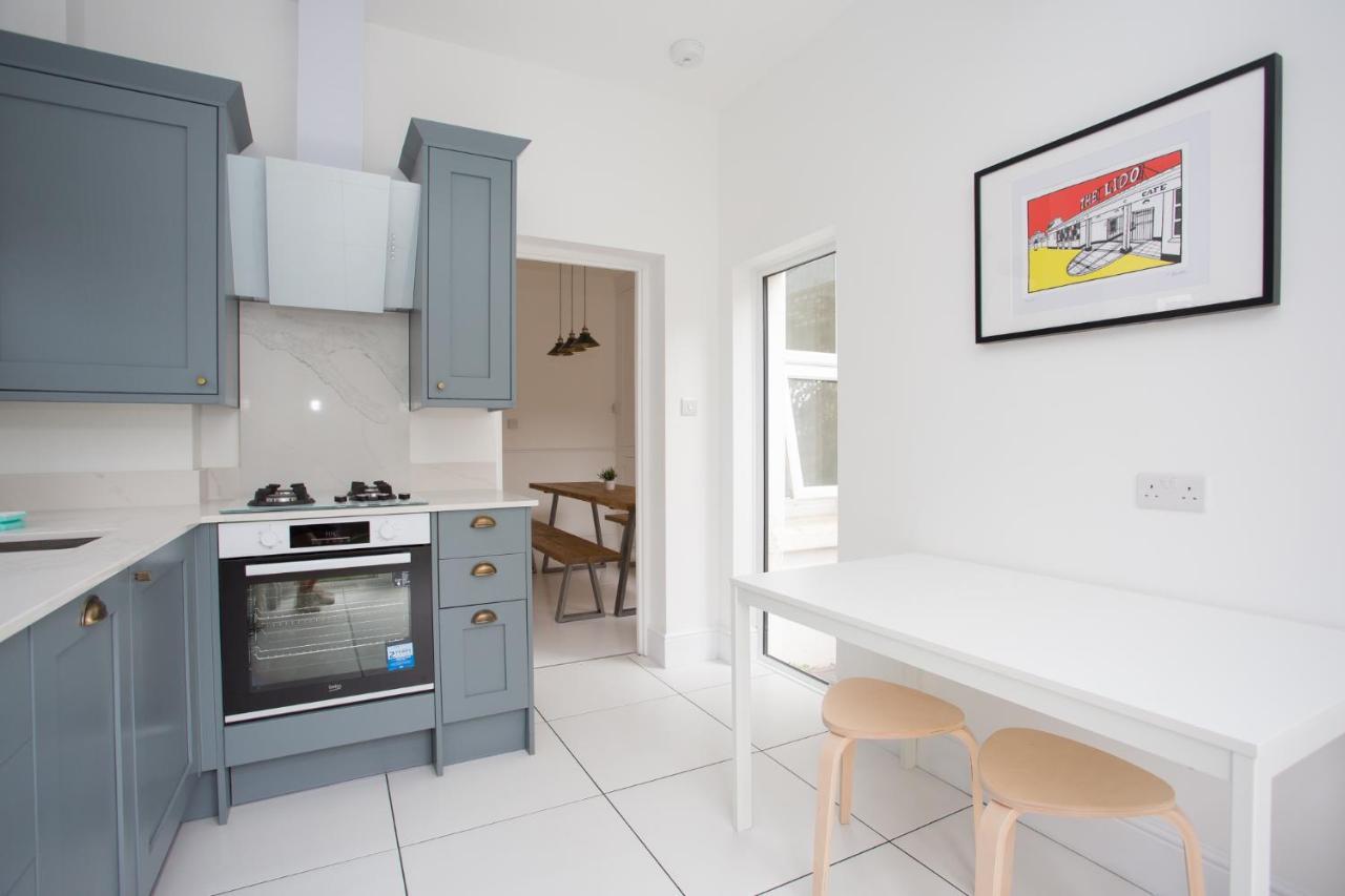 Elegant York House - On A Beach Road, Sleeps 12, With Sea Views Worthing Exterior foto